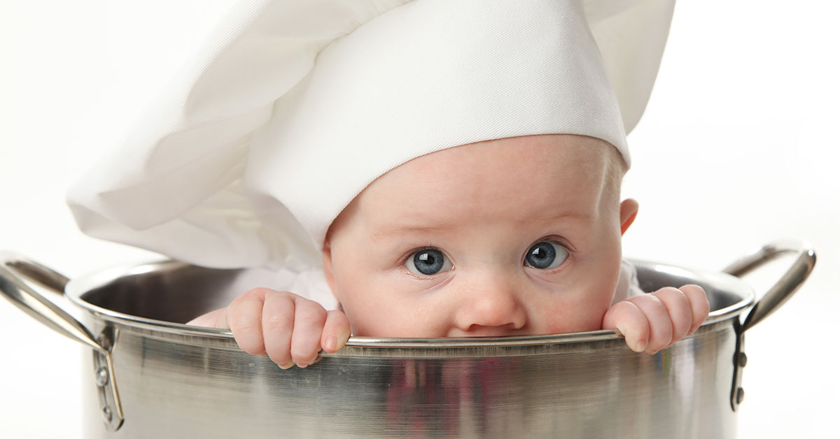 plamy z jedzenia na ubrankach niemowlęcych nie będą straszne mamom dzieki proszkowi dla dzieci Clever Baby